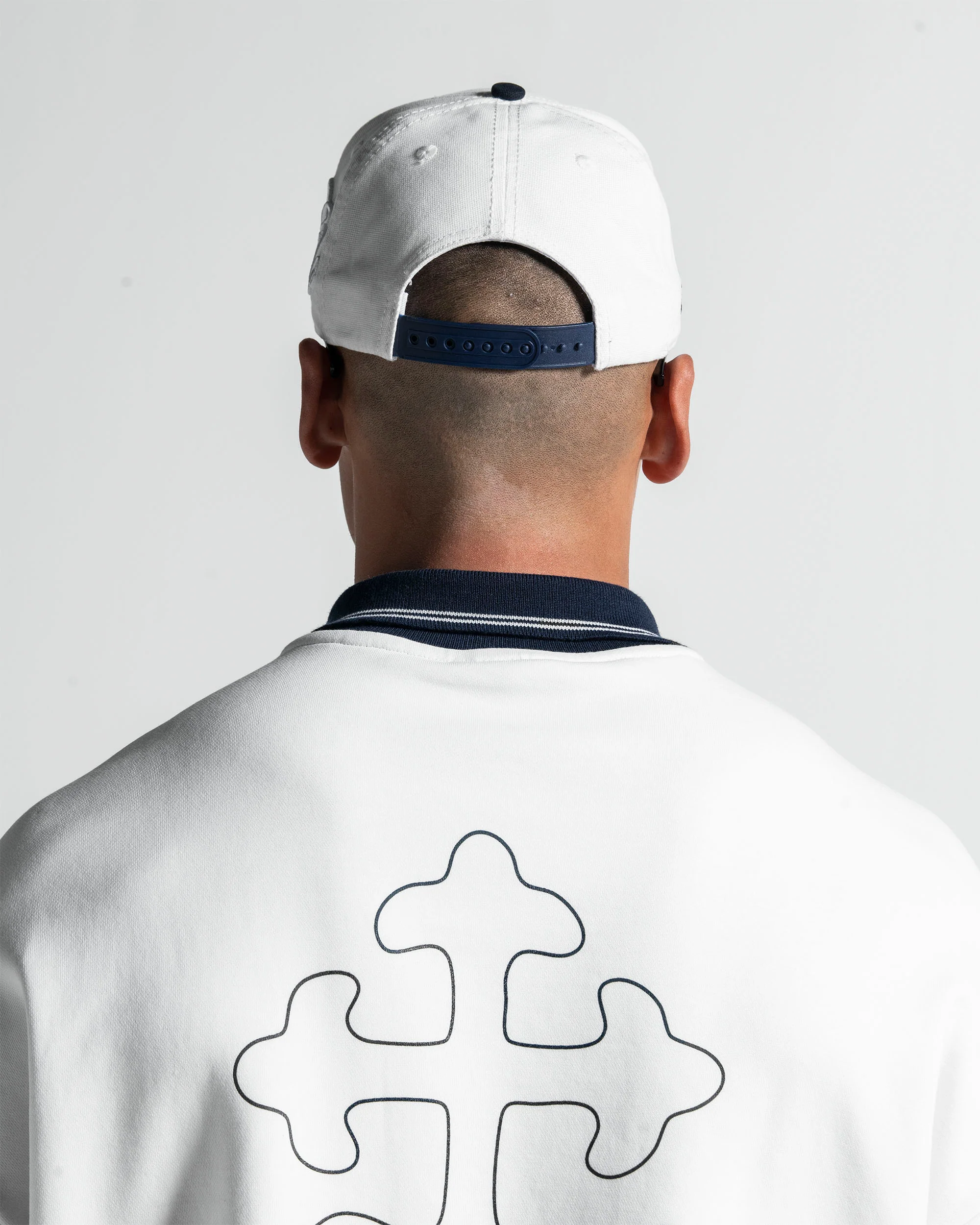 Trucker Cap Blanca con Azul - Image 11