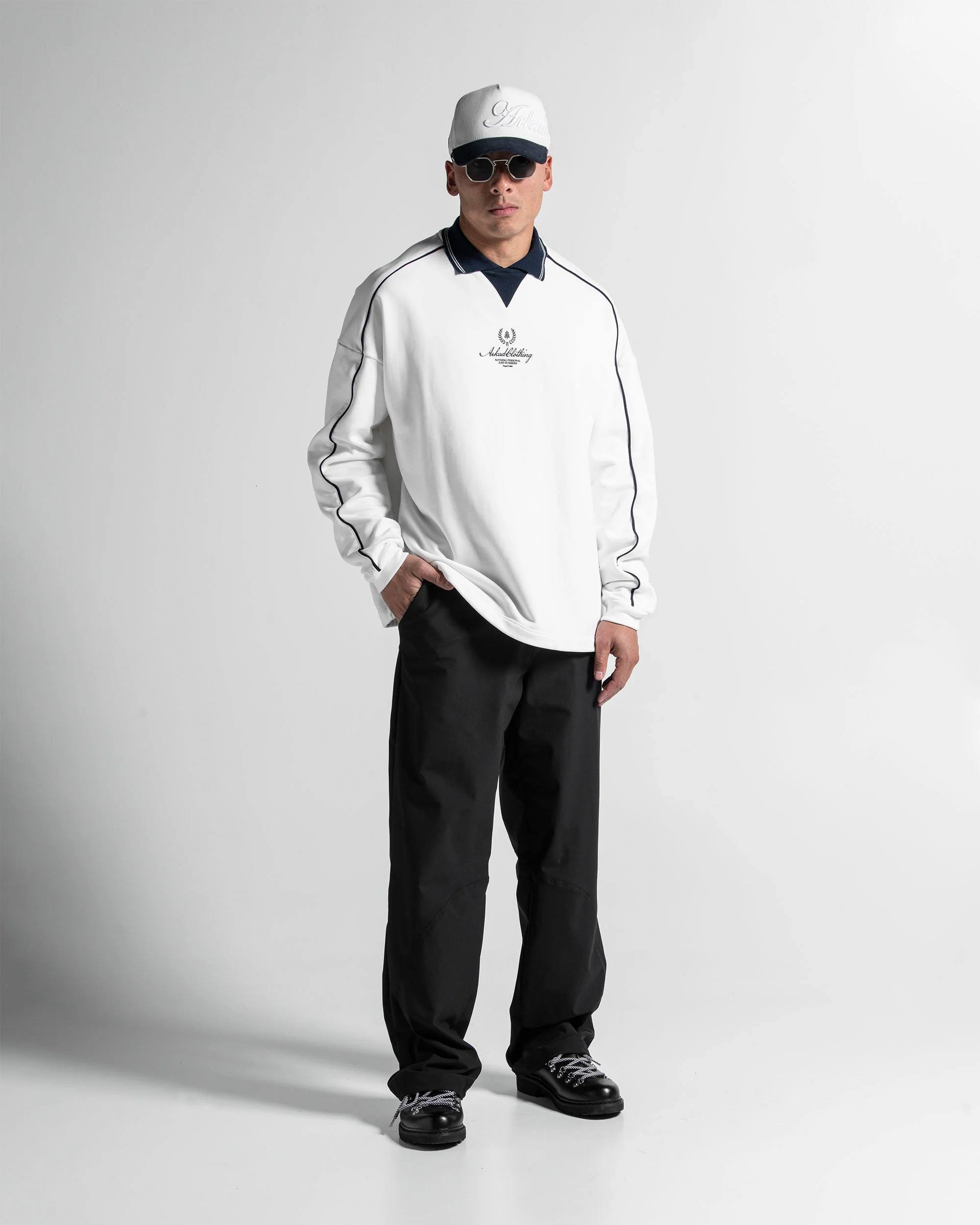 Trucker Cap Blanca con Azul - Image 4