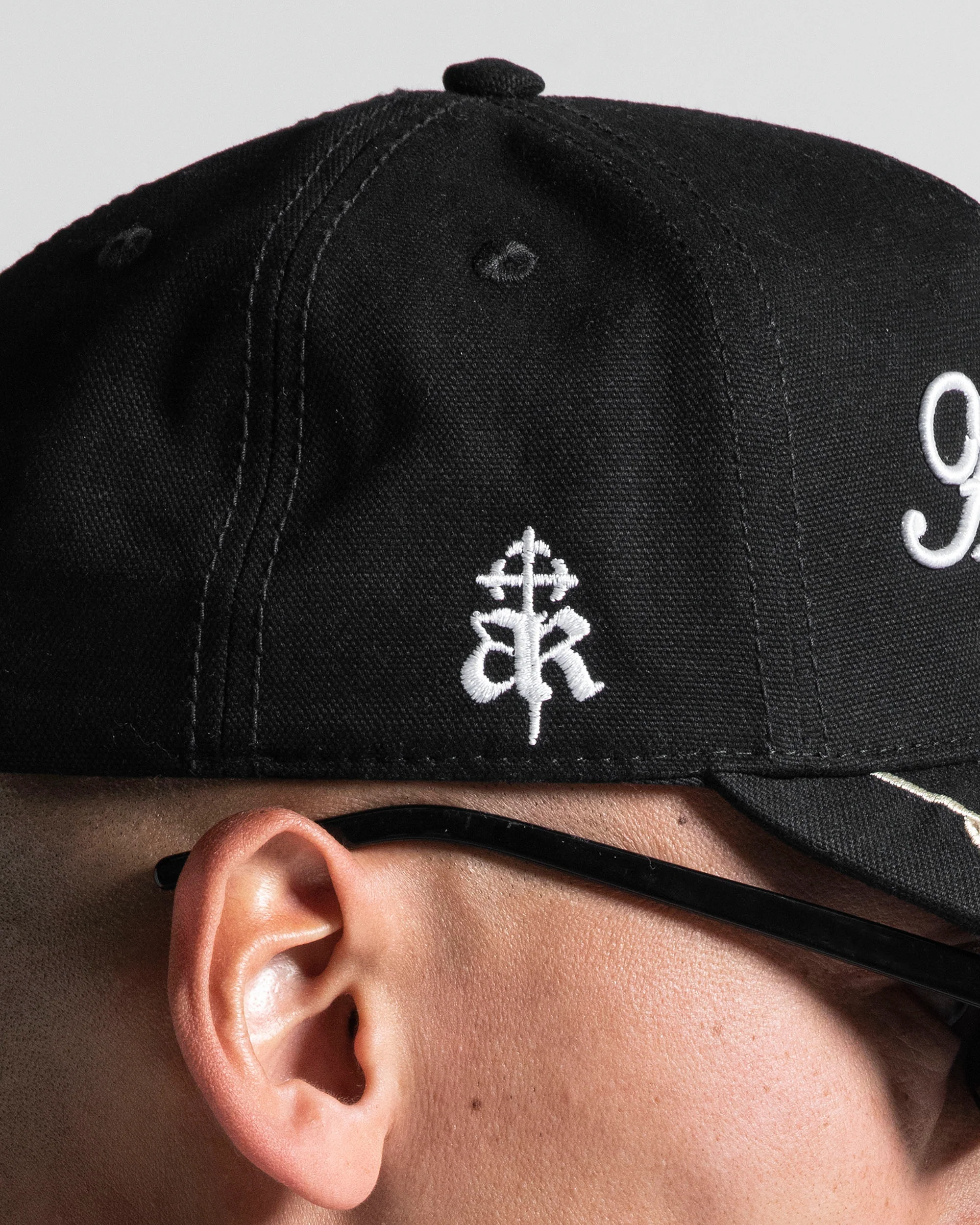 Trucker Cap Negra Move in Silence - Image 11