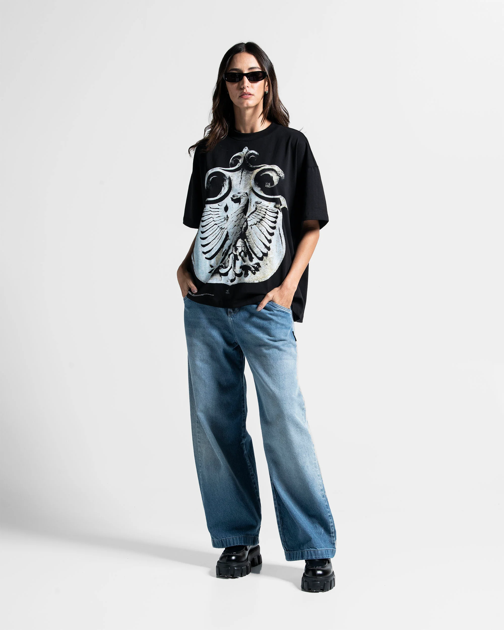 Tshirt Oversize Negra Sculpture - Unisex - Image 4